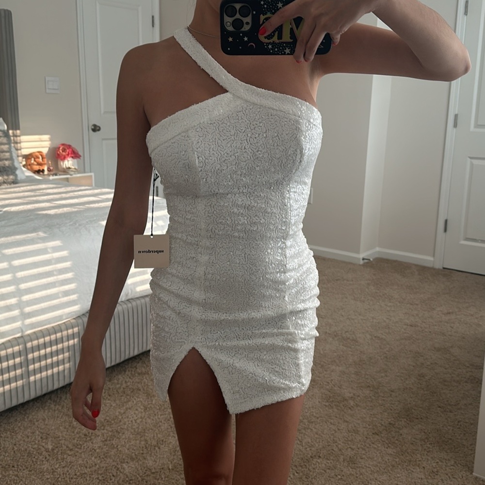 Superdown Dress - Picture 2 of 4